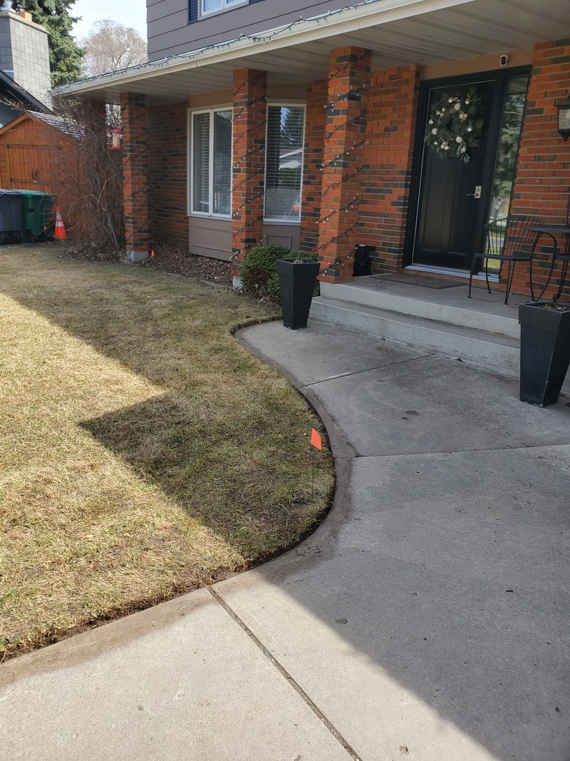 Spring Refresh. Dethatching, Aeration. Edging. Saskatoon.